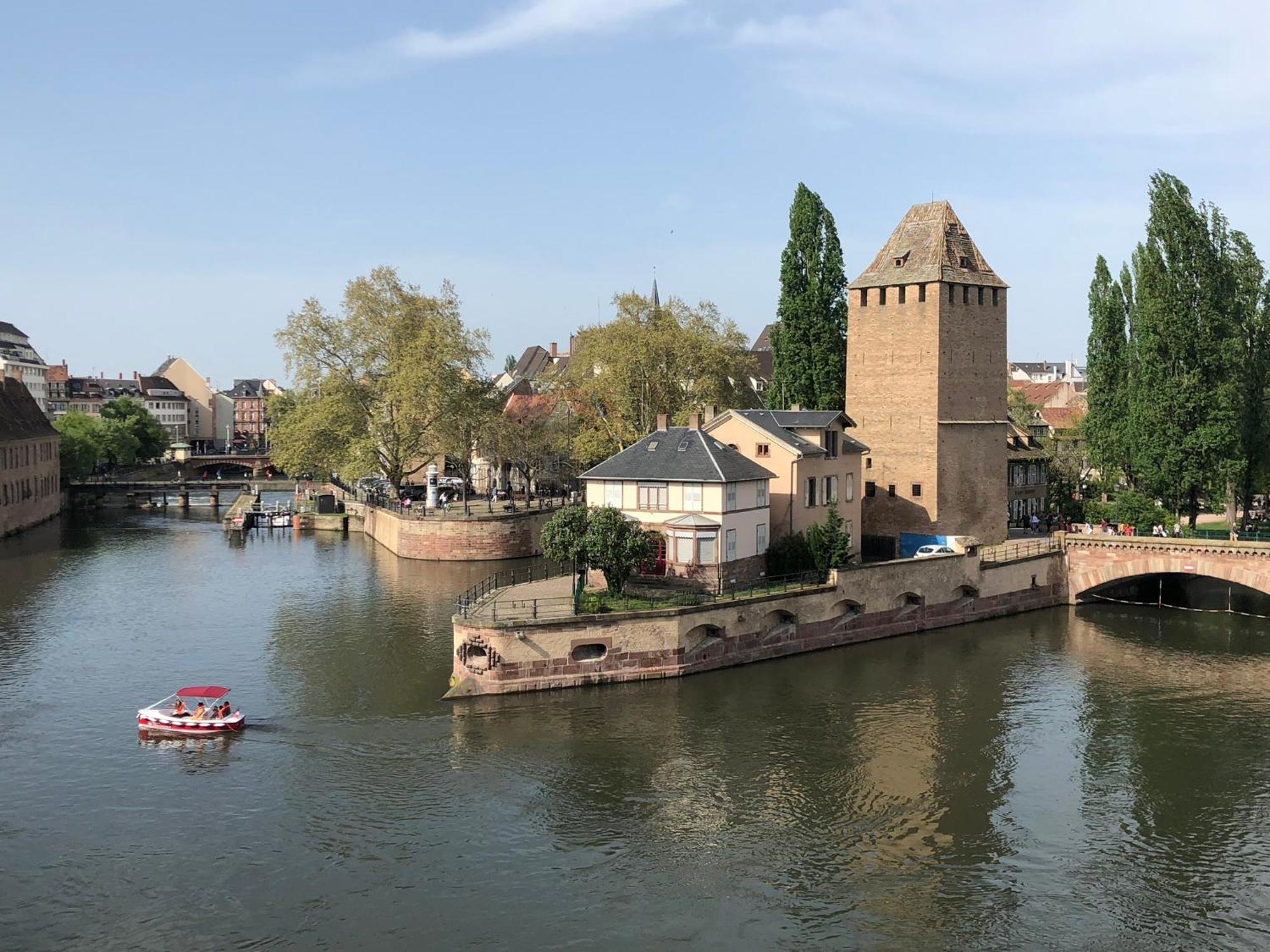 Luminous Apartment In Kehl Near Strasbourg, Conveniently Located Next To A Tram Stop With Direct Access To Strasbourg City Centre מראה חיצוני תמונה